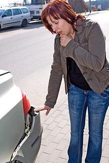 Grosser Schrecken: Das Auto wurde beschädigt, der Täter ist weg. Hier hilft nur eine sofortige Anzeige bei der Polizei. Foto: Advocard/News-Reporter.NET